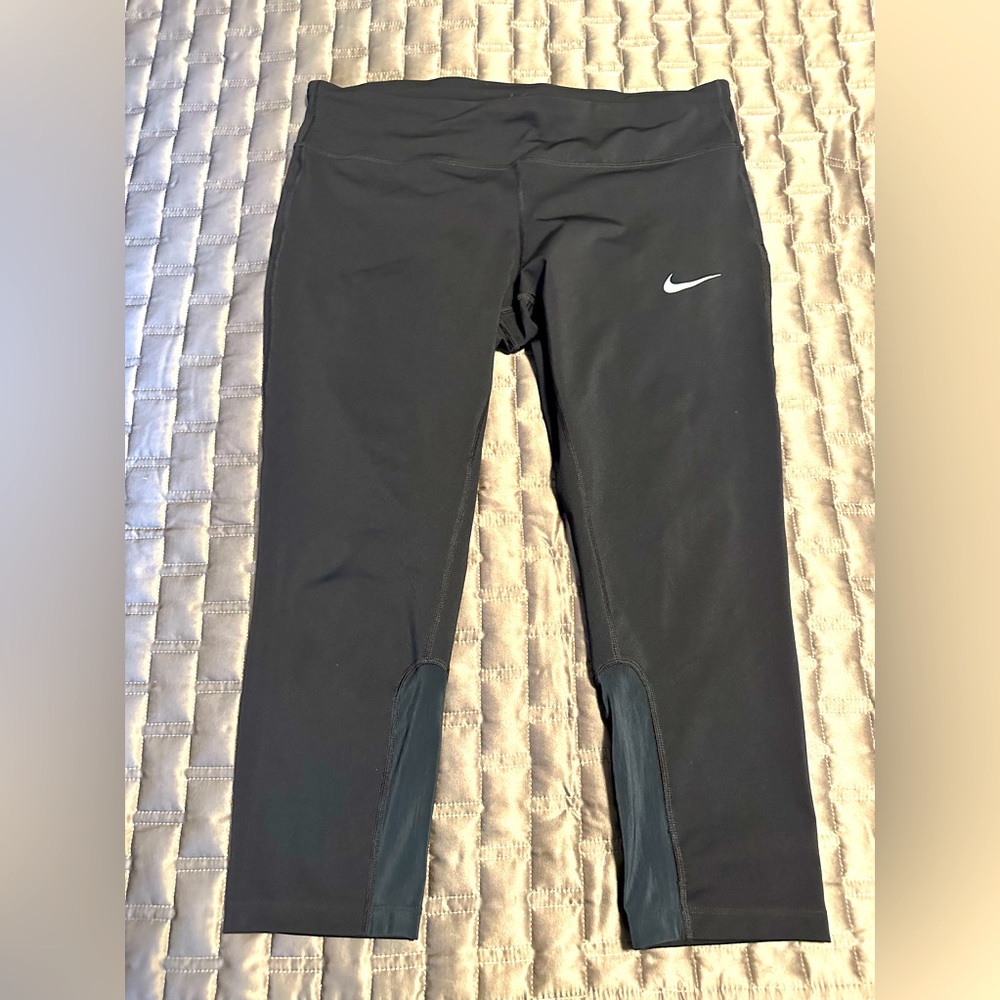 Women’s black dry-fit yoga/running cropped pants. Size XL, like new! 🤩